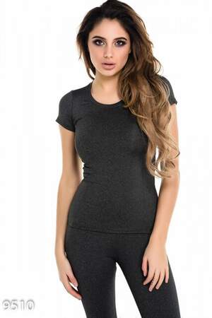 Серая простая футболка для спорта из эластика