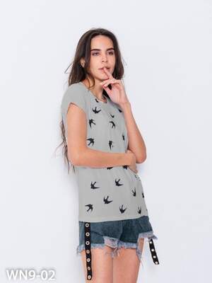 Серая футболка из трикотажа с птичьим принтом