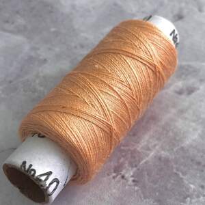 015 Нитки в катушках, швейные 100 полиэстер 40/2 (боб 200м)