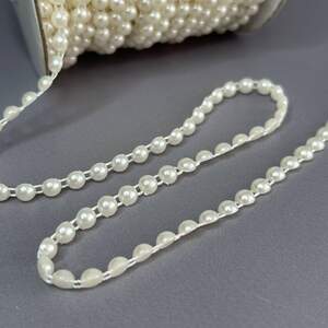 Декоративная тесьма 6 мм с полубусинами на нитке 13/1 - айвори Декоративная тесьма 6 мм с полубусинами на нитке 13/1 - айвори