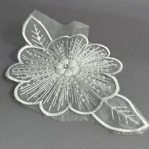 Декоративный цветок аппликация с органзы 15х25 см, - белый