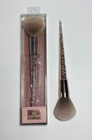 Кисточка для макияжа большая от Ruby Face, золото