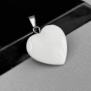 Кулон-подвеска сердце 20х22 мм - нефрит белый