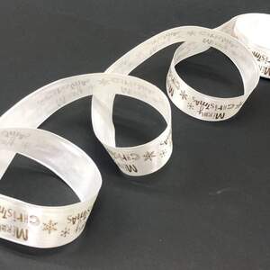 Лента атласная 2,5см с новогодним рисунком - белая с золотом 23м Лента атласная 2,5см с новогодним рисунком - белая с золотом 23м