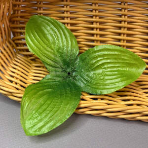 Лист искусственный на ножку 3-ка, 10 см - зеленый