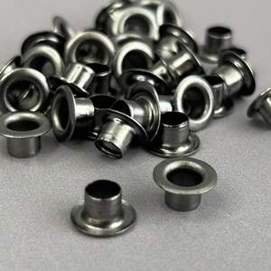 Люверс D-5мм нерж. с пласт. кольцом-темный никель (100шт) (матр.00254) Люверс D-5мм нерж. с пласт. кольцом-темный никель (100шт) (матр.00254)