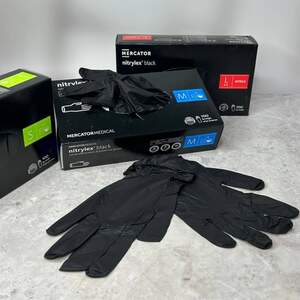 Перчатки нитриловые L, M, Nitrylex Black, черные одноразовые неопудренные 100 шт. Перчатки нитриловые L, M, Nitrylex Black, черные одноразовые неопудренные 100 шт.