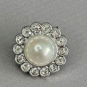 Пуговица на ножке пластик РомашкаØ-18 мм (28L), - серебро с стразами