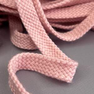 Пудровый шнур плоский плетеный 1,5см (хб) 50 полиэстер, без наполнителя Пудровый шнур плоский плетеный 1,5см (хб) 50 полиэстер, без наполнителя