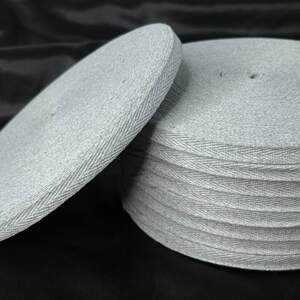 Светло-серая меланж киперная лента 1 см (киперная тесьма 10мм) Светло-серая меланж киперная лента 1 см (киперная тесьма 10мм)