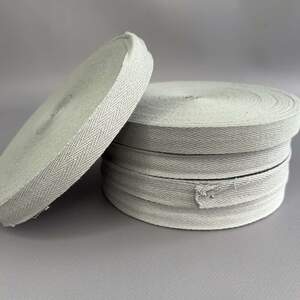 Серая киперная лента 2 см (киперная тесьма 20мм) Серая киперная лента 2 см (киперная тесьма 20мм)