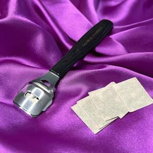 Скребок для педикюра с запасными лезвиями Скребок для педикюра с запасными лезвиями