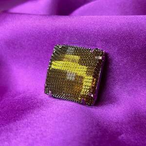 Стразы в цапах пришивные, квадрат 25 мм - янтарный