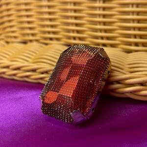 Стразы в цапах пришивные, прямоугольные 28х38 мм - красный