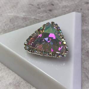 Стразы стеклянные треугольные 23х23 мм пришивные, Crystal с покрытием АВ Стразы стеклянные треугольные 23х23 мм пришивные, Crystal с покрытием АВ