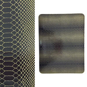 Твердый коврик черный с золотом Твердый коврик черный с золотом