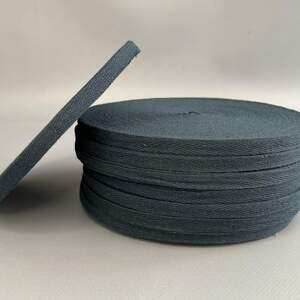 Темно-синяя киперная лента 1 см (киперная тесьма 10мм) Темно-синяя киперная лента 1 см (киперная тесьма 10мм)