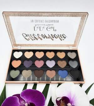 Тени для глаз DoDo Girl Glitterholic, 18 оттенков Тени для глаз DoDo Girl Glitterholic, 18 оттенков