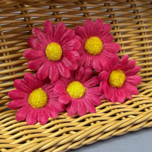 Цветок ромашки маленький 4 см - малиновая