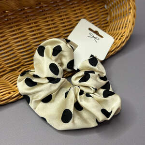 Шелковая резинка для волос - горошек айвори