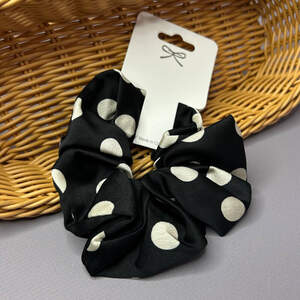 Шелковая резинка для волос - горошек черный