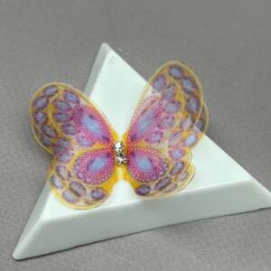 Шифоновая бабочка двухслойная со стразиком 3 см - сиреневая с желтым Шифоновая бабочка двухслойная со стразиком 3 см - сиреневая с желтым