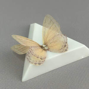 Шифоновая бабочка двухслойная со стразиком 3,5 см - беж