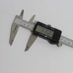 Штангенциркуль Topex цифровой 200 мм (31С625) Штангенциркуль Topex цифровой 200 мм (31С625)