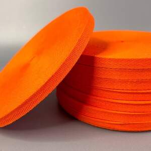 Ярко оранжевая киперная лента 1 см (киперная тесьма 10мм) Ярко оранжевая киперная лента 1 см (киперная тесьма 10мм)