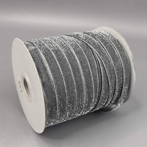 Бархатная лента с люрексом серебро 1см боб. 46м- серый