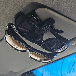 Держатель очков в автомобиль