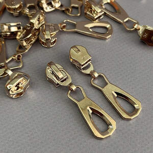 #02 Бегунок для спиральной молнии 7 -золото