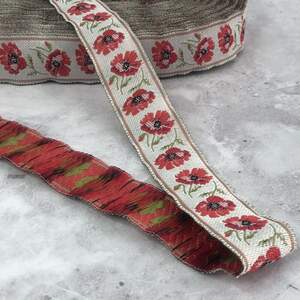 2,5 см Тесьма с украинским орнаментом - белая с маками 2,5 см Тесьма с украинским орнаментом - белая с маками