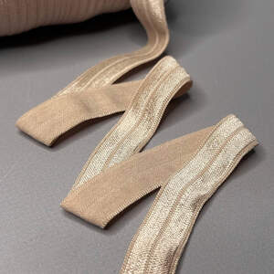 А-060 Трикотажная окантовочная бейка с блеском (стрейч) 1,5см х 1м. - бежевый А-060 Трикотажная окантовочная бейка с блеском (стрейч) 1,5см х 1м. - бежевый