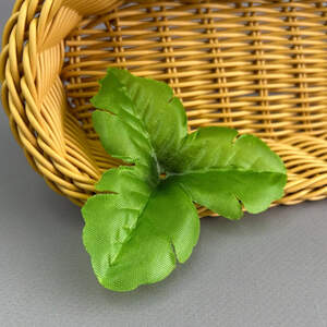 Лист искусственный на ножку 3-ка, 9 см - зеленый