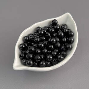 (20 гр) Пластиковые гладкие бусины 8 мм - черный