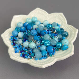 (40 гр) Бусины стеклянные Микс цветов и размеров 8 мм - голубой