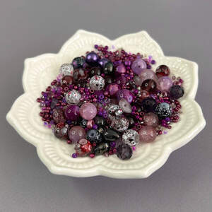 (40 гр) Бусины стеклянные Микс цветов и размеров 8 мм - фиолетовый