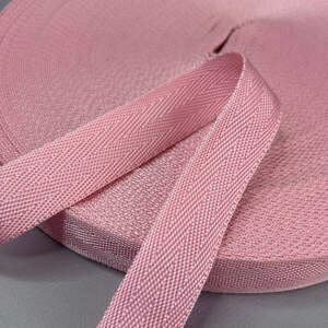 Стропа сумочная-ременная Елочка, 2,5 см средняя жесткость - светло-розовая