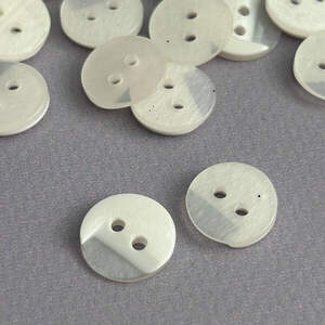 10 шт. - Пуговицы рубашечные с имитацией скола Ø-13мм - светлый беж 10 шт. - Пуговицы рубашечные с имитацией скола Ø-13мм - светлый беж