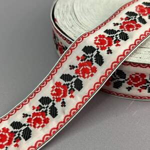 3 см Тесьма национальная с орнаментом - розы с черными листиками