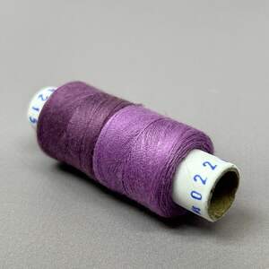 022/215 Нитки в катушках 40/2 , половинки (катушка 2х75м)
