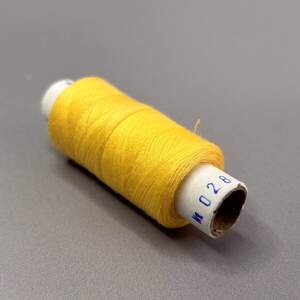 028/274 Нитки в катушках 40/2 , половинки (катушка 2х75м)