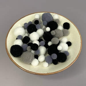 Помпоны для творчества 1-3 см, 130 шт/упаковка - черно-белый микс