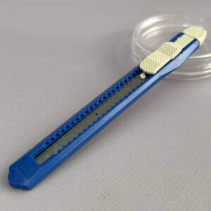 Нож канцелярский 13 см лезвие 9мм