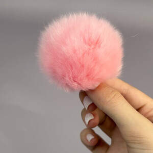 Помпоны из натурального меха кролика на нитке 6 см - розовый Помпоны из натурального меха кролика на нитке 6 см - розовый