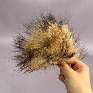 Помпоны из натурального меха лисы окрашенный 12 см - беж с черным