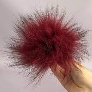 Помпоны из натурального меха лисы окрашенный 12 см - бордо Помпоны из натурального меха лисы окрашенный 12 см - бордо