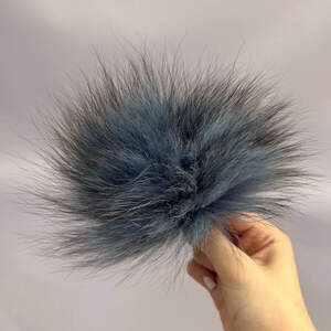 Помпоны из натурального меха лисы окрашенный 12 см - джинс