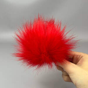 Помпоны из эко-меха окрашенный 10 см - красный Помпоны из эко-меха окрашенный 10 см - красный